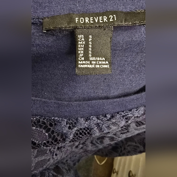 Forever 21 Blue Lace front Long Sleeve Top, size small - Picture 3 of 7